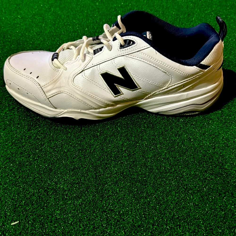 New Balance 624 v2